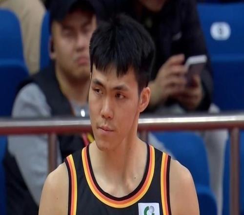 歷史罕見里程碑！龐崢麟“菜鳥”賽季入選CBA本土最佳一陣