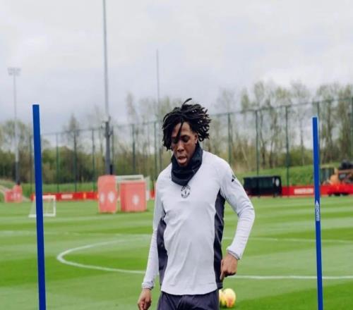 羅馬諾：曼聯(lián)仍關(guān)注埃德森曼晚：多爾古力爭(zhēng)復(fù)出戰(zhàn)利物浦