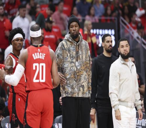 戰(zhàn)略性放水！老詹創(chuàng)3大最差紀錄，火箭大勝，湖人輸球仍有4大收獲