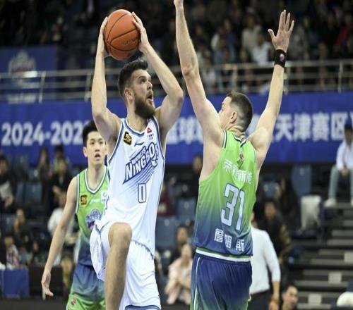 CBA諸強(qiáng)密集引援為季后賽蓄力，本賽季始終沒調(diào)整外援的上海男籃要做足準(zhǔn)備