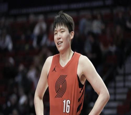 心系老東家！楊瀚森助威青島季后賽：祝兄弟們放平心態(tài)、一路高歌