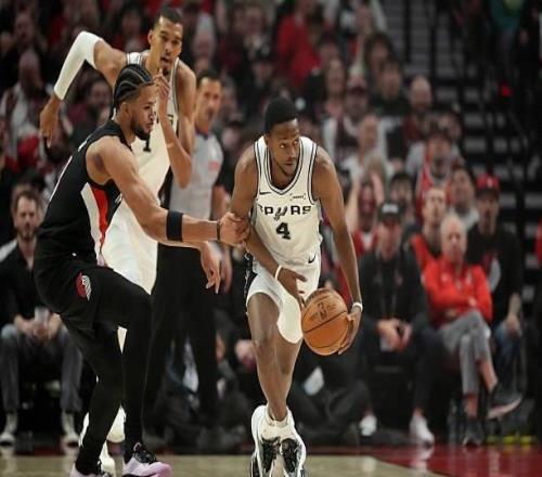 打出了攻守兼?zhèn)涞默F(xiàn)象級(jí)表現(xiàn)！馬刺先發(fā)控衛(wèi)欠缺的只是穩(wěn)定性