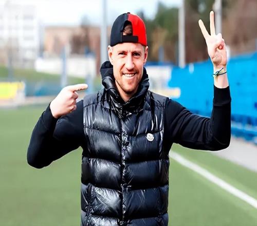 恭喜：中國(guó)男足21歲新秀登陸歐洲，聯(lián)手中超名宿，正式開(kāi)啟留洋