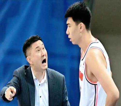 離開(kāi)杜鋒1年，徐昕斬獲5項(xiàng)榮譽(yù)、3數(shù)據(jù)聯(lián)盟前2！球迷：陳家政快走