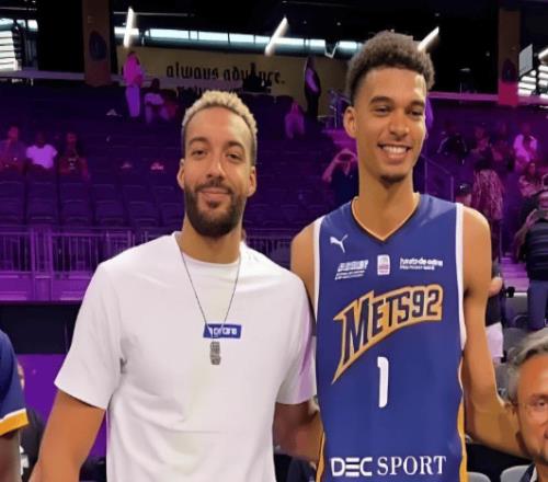 就在今天！NBA過去80年季后賽歷史記錄，被22歲的文班輕松達(dá)成了