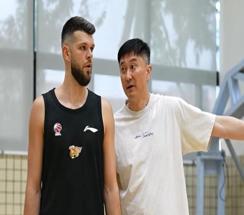 廣東備戰(zhàn)G1！杜鋒單獨指導拉科，徐杰胡明軒進三分，外援狀態(tài)不錯