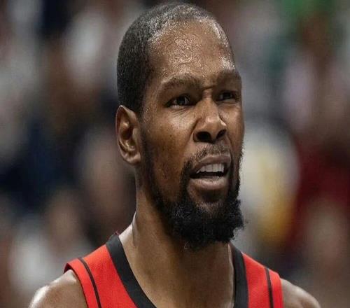 橫掃失??！3人驅(qū)逐！湖人狂送23失誤+17斷！