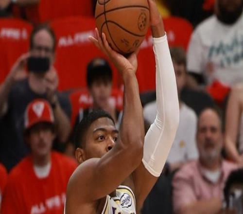 詹姆斯10+4+9+8失誤造尷尬紀(jì)錄，艾頓兩雙被驅(qū)逐，湖人慘敗火箭