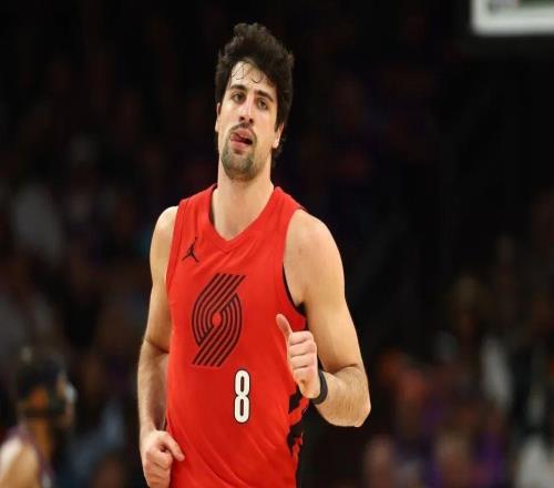 复出砍27+11+4断+7帽比肩奥尼尔！队友直言他是世界最佳