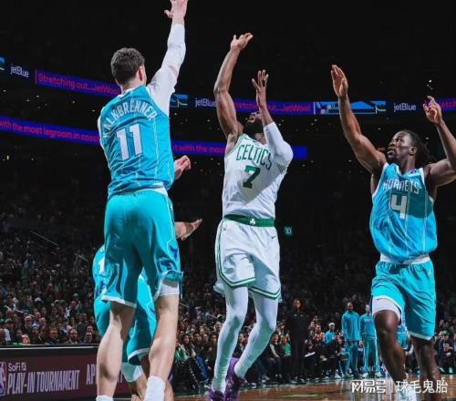 NBA最超值合同！拿著700萬年薪，季后賽場均17分，三分球聯(lián)盟第1