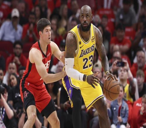 火箭大勝湖人，一數(shù)據(jù)平隊(duì)史紀(jì)錄！投籃準(zhǔn)+防守硬，4員悍將立功