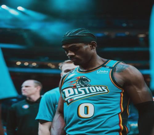 8分6犯规！季后赛第一软男！2亿顶薪合同泡汤