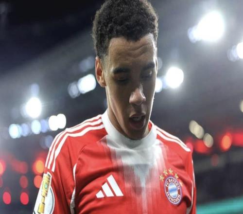德媒：拜仁內(nèi)部仍對(duì)小鹿的情況不安，更愿將其“捧在手心里”