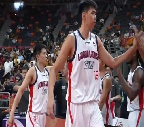 7主力輪換擊敗客場(chǎng)廣東！廣州主帥：徐昕是我心目中最佳防守球員