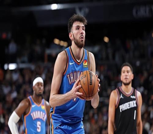 輕松打出全能型的表現(xiàn)，雷霆內(nèi)線新星在季后賽中的表現(xiàn)相當(dāng)穩(wěn)定