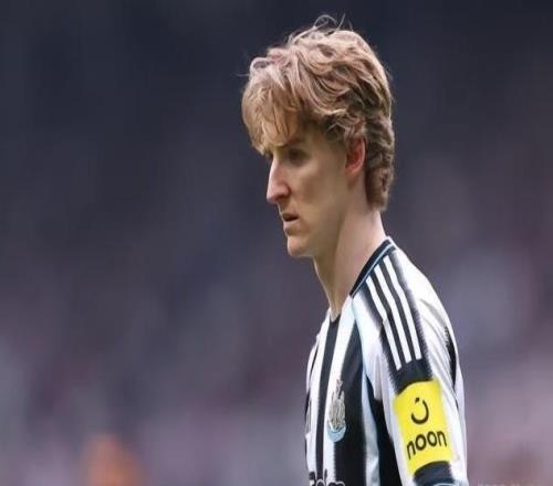 TA：紐卡非常樂意出售戈登，拜仁和切爾西是潛在買家