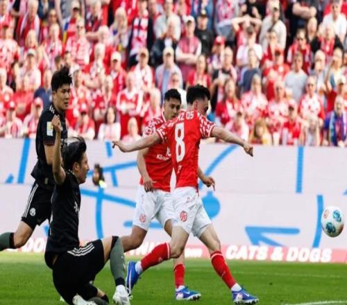 拜仁被打崩！半場(chǎng)3球落后，4年第一次，烏爾比希一臉尷尬