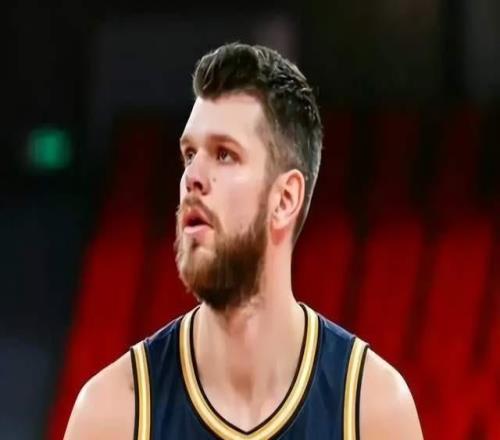 CBA最新消息！曾凡博正式復(fù)出，廣東宏遠(yuǎn)官宣新外援