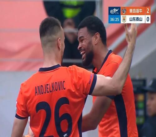 陳哲宣夯爆了！還說(shuō)他沒(méi)存在感嗎埃朱馬跑贏了泰山塞鳥(niǎo)瞎忙活