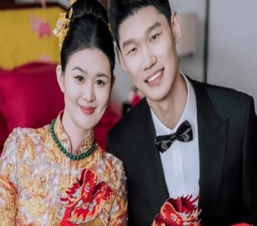 胡金秋：季后賽目標(biāo)是衛(wèi)冕總冠軍期待CBA賽場實現(xiàn)父子同臺