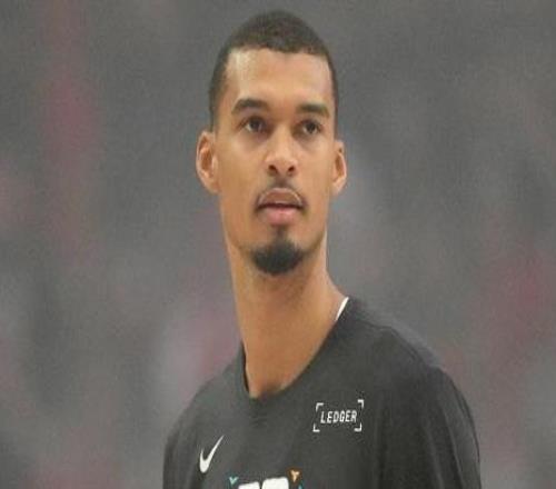 Shams：文班和馬刺當(dāng)時(shí)認(rèn)為已經(jīng)獲準(zhǔn)復(fù)對(duì)缺席G3感到沮喪