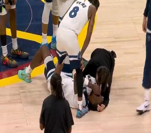 森林狼又傷一人：內(nèi)線大將里德崴腳痛苦倒地黯然返回更衣室