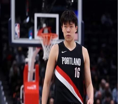 馬刺大勝開拓者，楊瀚森再現(xiàn)五零之光，季后賽累計(jì)出場(chǎng)超3分鐘