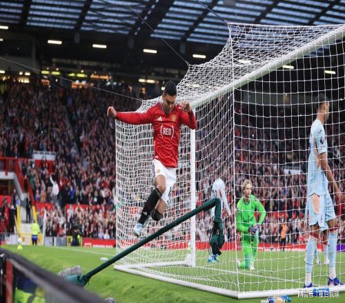 21拿下關鍵戰(zhàn)！曼聯(lián)距歐冠一步之遙，中場新王徹底崛起