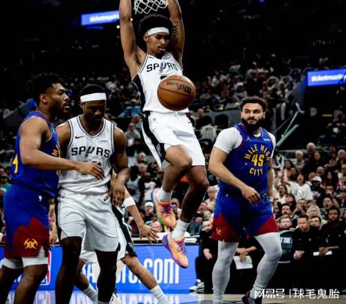 真的沒(méi)油了24歲在勇士捧起總冠軍，34歲征戰(zhàn)季后賽，場(chǎng)均2分