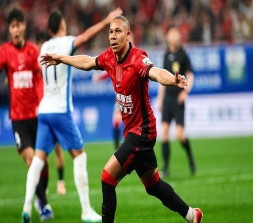 神操作！蓉城0元簽英超豪門舊將如今8輪造10球成進攻核心贏麻了