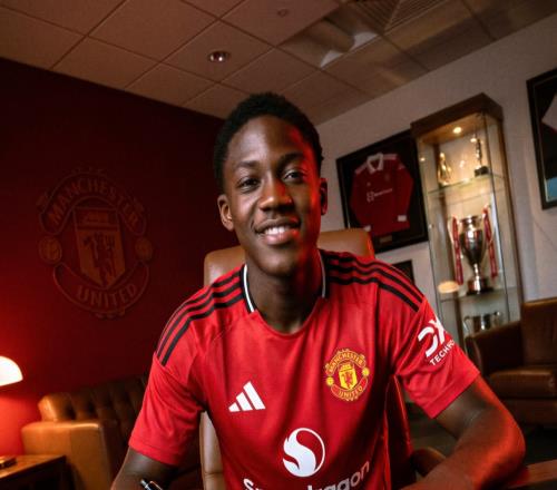 周薪12萬(wàn)英鎊！梅努5年合同續(xù)約曼聯(lián)，未來(lái)中場(chǎng)核心，薪水翻4倍