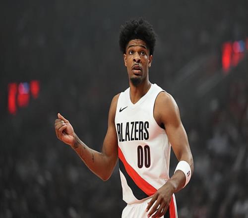 后場(chǎng)新星的狀態(tài)比起之前大幅下滑了，開拓者隨即遭遇了一場(chǎng)慘敗