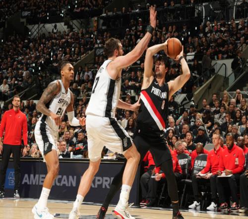 開拓者多慘：連遭15分+19分逆轉(zhuǎn)丟賽點G4下半場3573狂輸38分