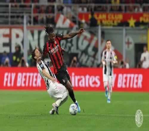 斯基拉丨曼聯(lián)派球探現(xiàn)場(chǎng)考察萊奧的表現(xiàn)