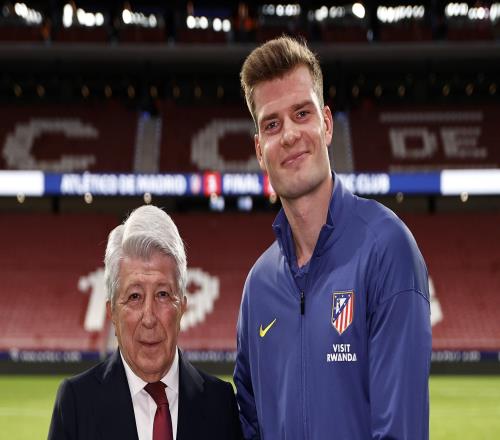 達(dá)成馬競百場里程碑，阿爾瓦雷斯與瑟洛特收獲紀(jì)念銘牌