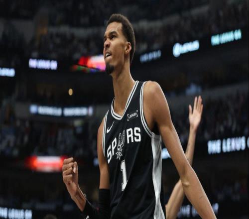 文班亞馬復(fù)出！馬刺11493勝開拓者，?？怂?8+6+7，卡斯?fàn)?6+1+8