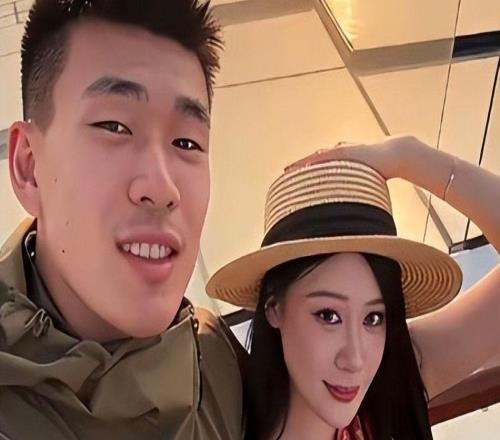 如今回歸上海申花的他，已順利入選國(guó)足名單，未婚妻身份不一般