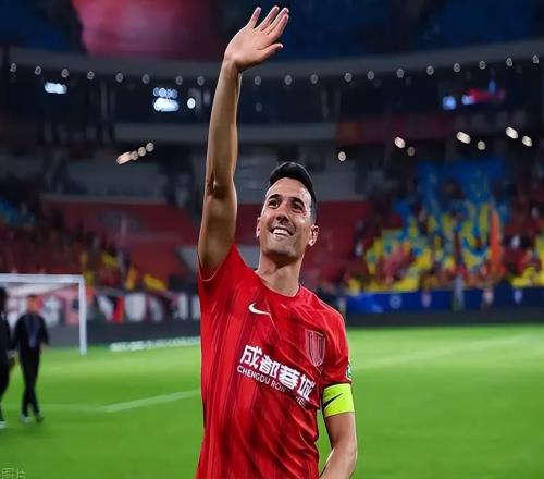 意外！周定洋在蓉城是雷打不動(dòng)的核心，為何來到新鵬城卻連場(chǎng)替補(bǔ)