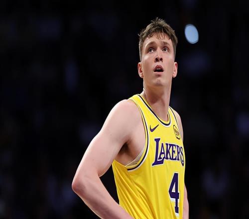 連續(xù)命中兩記三分，湖人替補(bǔ)側(cè)翼新星值得更多的信任和支持