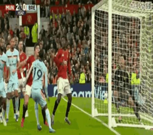 21！英超焦點(diǎn)戰(zhàn)，曼聯(lián)力克小蜜蜂，4輪領(lǐng)先11分，歐冠資格穩(wěn)了