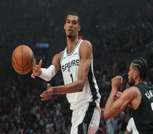 逆轉(zhuǎn)！馬刺11493擊敗開拓者，文班創(chuàng)59年紀錄，此戰(zhàn)誕生5個事實