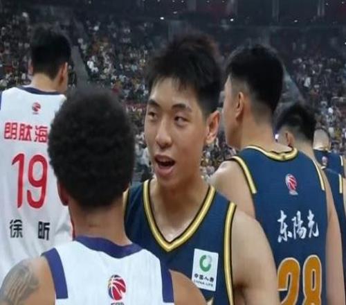 杜鋒：投了44次三分命中率只有25%，季后賽不是這樣打球