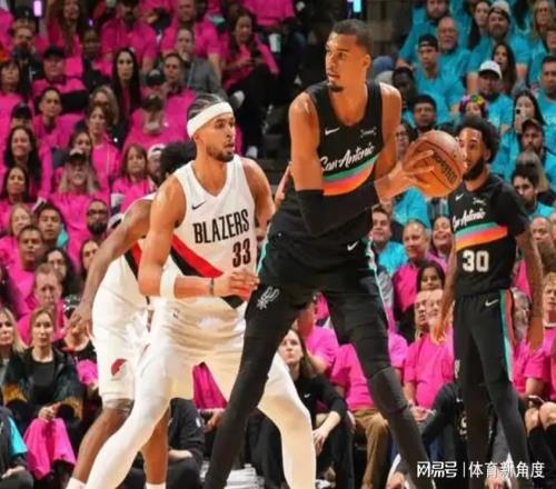 27+11+7，從落后19到狂勝21分，完美發(fā)揮，真黑不了一點