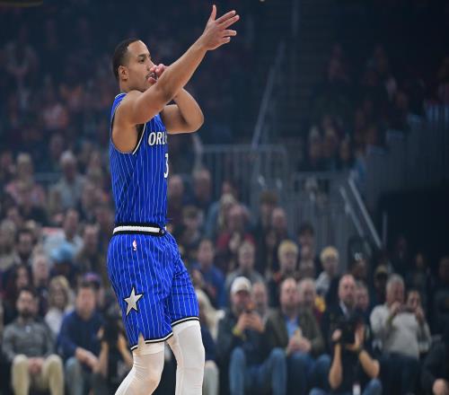 7換1賺翻，肉裝庫(kù)里5三分射落東部第一！距第7次黑八奇跡僅差一步