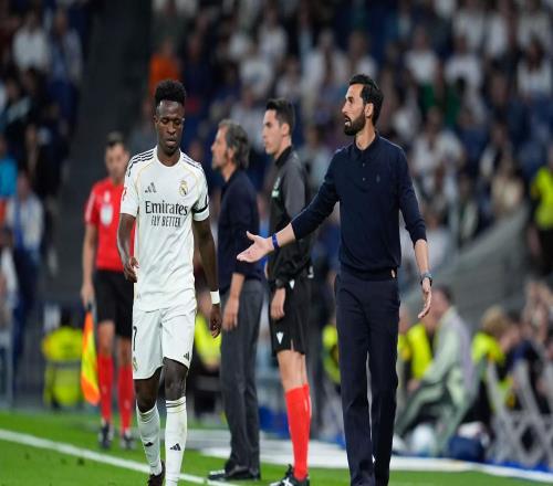 每體：阿韋洛亞用人策略惹惱皇馬高層，老佛爺質(zhì)疑其能力不足