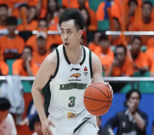 遼寧隊客場先下一城，助攻24比12太絲滑，烏戈正式表態(tài)