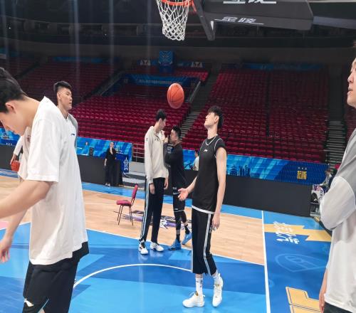 京媒：曾凡博傷缺兩個多月后今晚復出，新外援今晚首秀