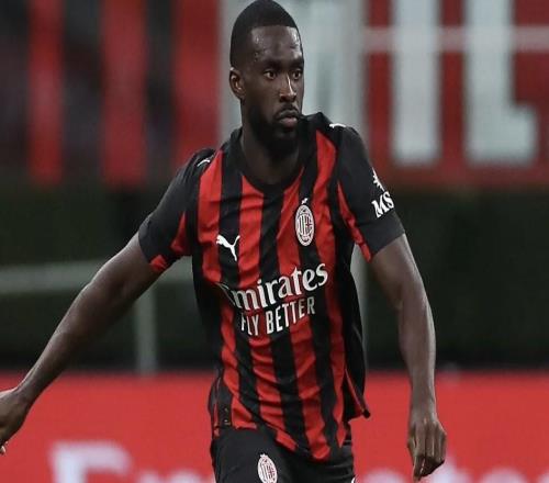 斯基拉：英格蘭隊派球探考察米蘭中衛(wèi)托莫里的表現(xiàn)