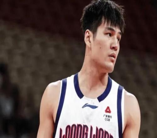 傷痕明顯！廣州狀元陳國豪面部骨裂季后賽大概率戴面具對陣廣東