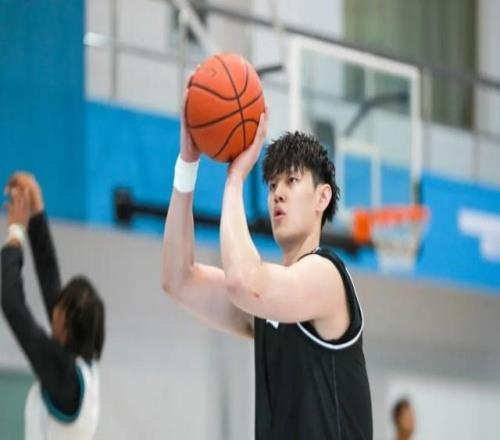 北京首鋼拒絕爆冷！超級(jí)外援CBA首秀，曾凡博出戰(zhàn)，央視直播